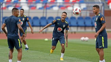 Neymar comandará la ofensiva de Brasil ante Bélgica en uno de los cruces más atractivos.