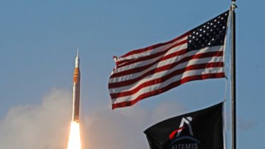 La misión lunar tripulada Artemis II despegó del Centro Espacial Kennedy en Cabo Cañaveral, Florida, el 1 de abril de 2026.