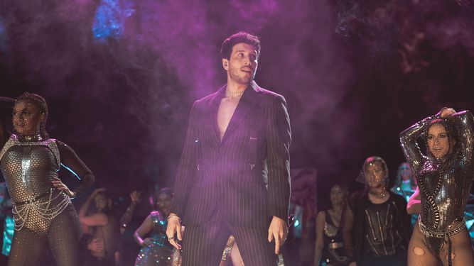 Sebastián Yatra se presenta en la ceremonia de Premio Lo Nuestro el 23 de febrero de 2022.