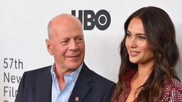 Bruce Willis y su esposa, Emma Heming, asisten al estreno de Motherless Brooklyn durante el 57.º Festival de Cine de Nueva York en el Alice Tully Hall el 11 de octubre de 2019 en la ciudad de Nueva York.
