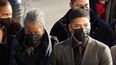 El actor Jussie Smollett llega con su madre Janet a la corte penal de Leighton el martes 30 de noviembre de 2021. Smollett está acusado de mentir a la policía por un supuesto ataque racista y homófobo que afirma haber sufrido hace tres años en el centro de Chicago.&nbsp;