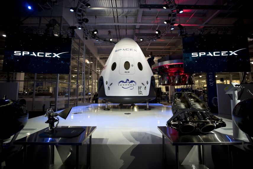 SPACEX (ED)  PIXABAY.jpg