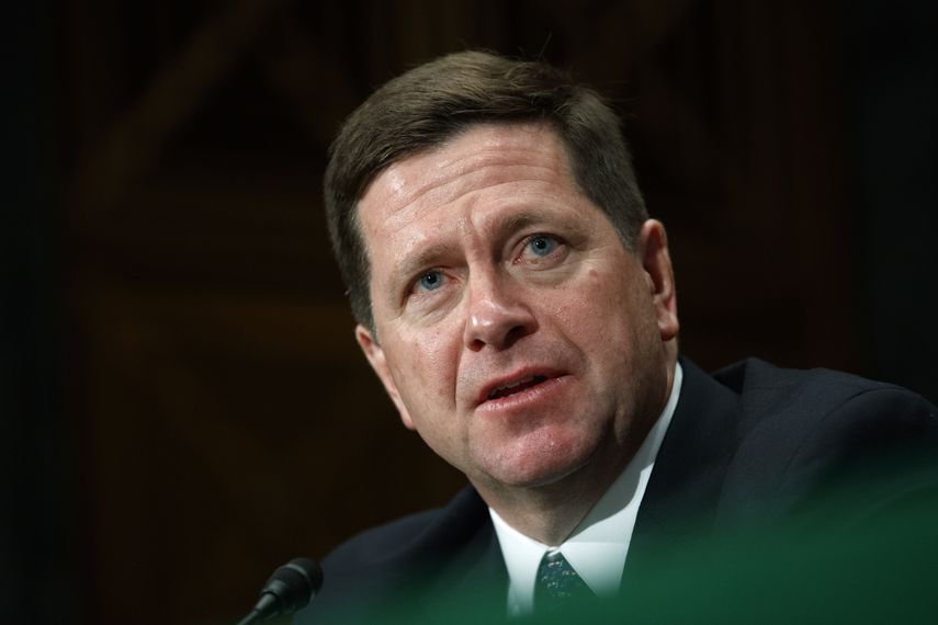 Jay Clayton, titular de la Comisión de Bolsa y Valores (SEC), testifica ante senadores en Washington.