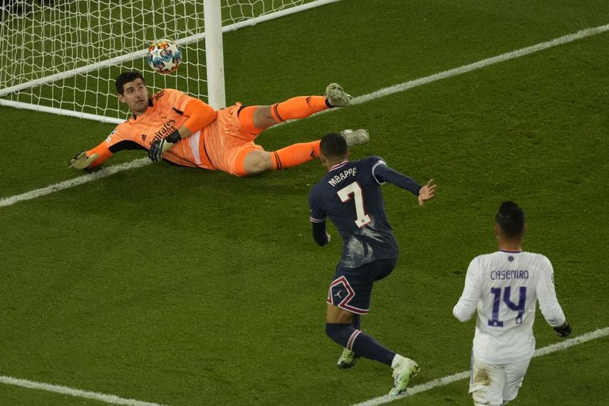 Kylian Mbappe del PSG celebra después de marcar el primer gol de su equipo durante la Liga de Campeones, octavos de final, partido de ida de fútbol entre Paris Saint Germain y Real Madrid&nbsp; &nbsp; &nbsp;