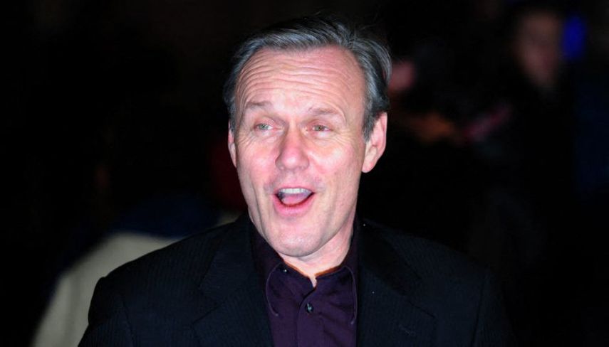 El actor británico Anthony Head posa en la alfombra azul a su llegada al estreno europeo de la película La Dama de Hierro en el BFI Southbank de Londres, el 4 de enero de 2012.
