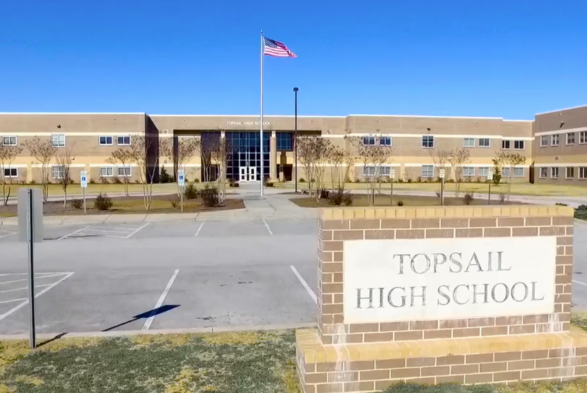 Foto de archivo de la fachada de la escuela&nbsp;Topsail High School&nbsp; en el condado de&nbsp; Pender.&nbsp;