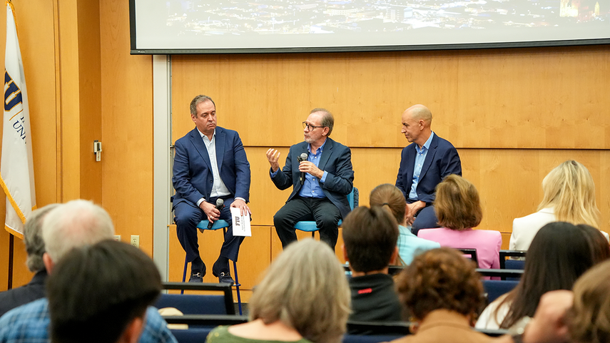 Panel del Adam Smith Center for Economic Freedoom integrado por Carlos Díaz Rosillo, Eduardo Gamarra y Erick de la Fuente (de izq. a der.).