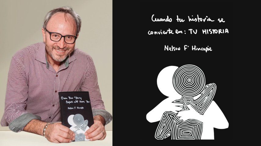 Nelson Hincapié junto a su libro de memorias.&nbsp;