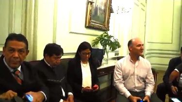 La canciller Delsy Rodríguez y su séquito dentro del Palacio de San Martín el 14DIC16.&nbsp;