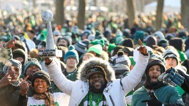 &nbsp;Los fanáticos celebran antes del desfile del campeonato del Super Bowl de los Philadelphia Eagles el 14 de febrero de 2025 en Filadelfia, Pensilvania.&nbsp;