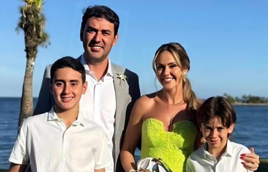 Thales Machado, secretario de gobierno del municipio de Itumbiara en Brasil, junto a su familia