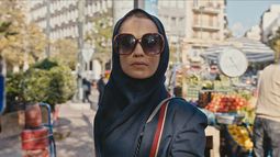 En esta imagen difundida por Apple TV+, la actriz Niv Sultan como Tamar Rabinyan en una escena de la serie Tehran.&nbsp;&nbsp;
