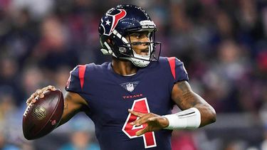 Watson lanzó pases de touchdown de 13, 2, 73, 49 y 2 yardas, respectivamente.