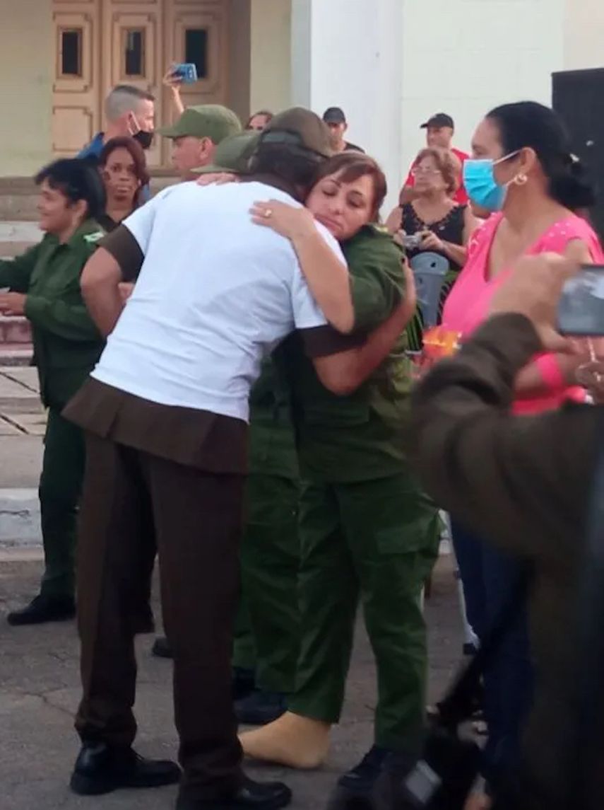 Susely Morfa en el homenaje a los bomberos fallecidos en el incendio de Supertanqueros de Matanzas.&nbsp;