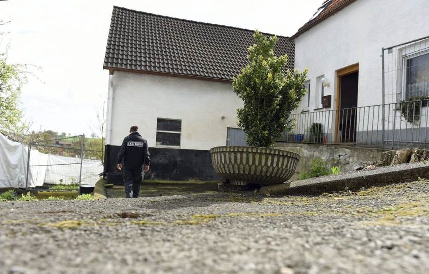 El caso de la casa del horror salió a relucir el pasado marzo, a raíz de la muerte de una mujer, a quien la pareja trasladó a un hospital en su automóvil, que sufrió una avería en el trayecto