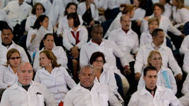 La exportación de servicios técnicos y profesionales es la principal fuente de ingresos de Cuba, con una factura media anual de 6.000 millones de dólares.