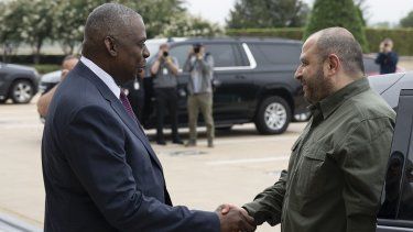 El secretario de Defensa de Estados Unidos, Lloyd J. Austin, recibe al ministro de Defensa de Ucrania, Rustem Umerov, el 30 de agosto de 2024.