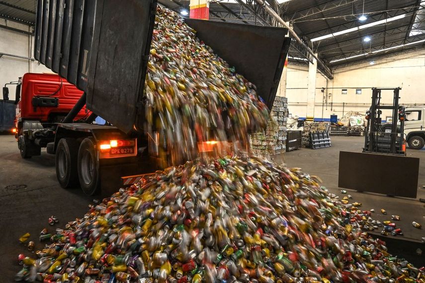 Imagen De Chatarra Dentro De Un Camión Para Reciclaje Foto de