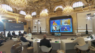 Sesión de la cumbre donde líderes mundiales debaten sobre la lucha para preservar la biodiversidad, este lunes 11 de enero en París.