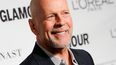 El actor estadounidense Bruce Willis posa para las cámaras durante un evento de la revista Glamour, 2014. (AP). 