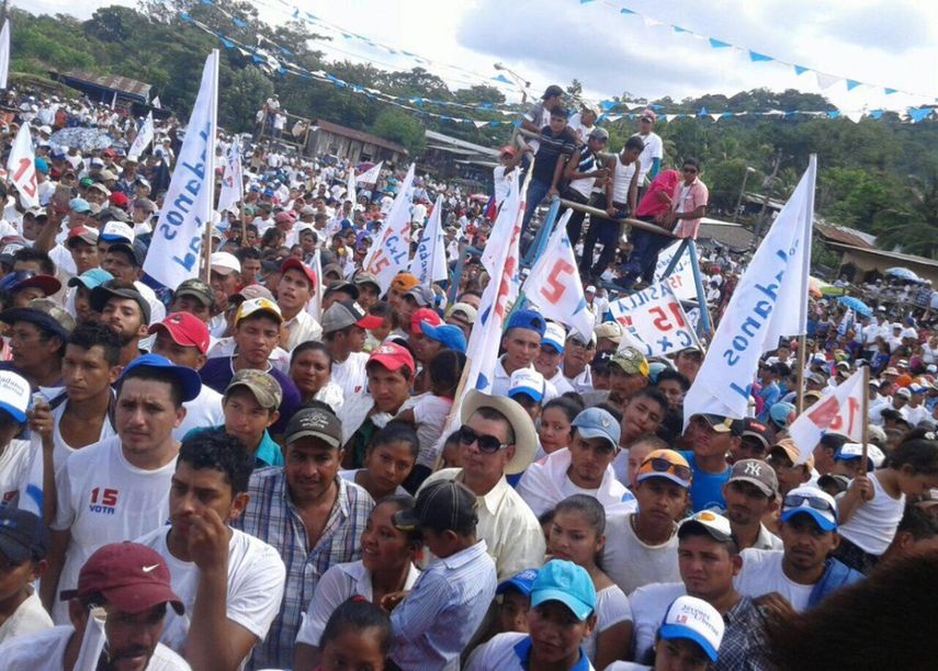 Cientos de personas apoyaron las candidaturas del partido opositor nicaragüense Ciudadanos por la Lubertad, CxL, durante las recientes elecciones.