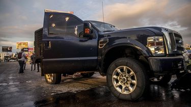 La ventana de una camioneta muestra impactos de bala luego de una balacera en Culiac&aacute;n, M&eacute;xico, el 17 de octubre de 2019.&nbsp;
