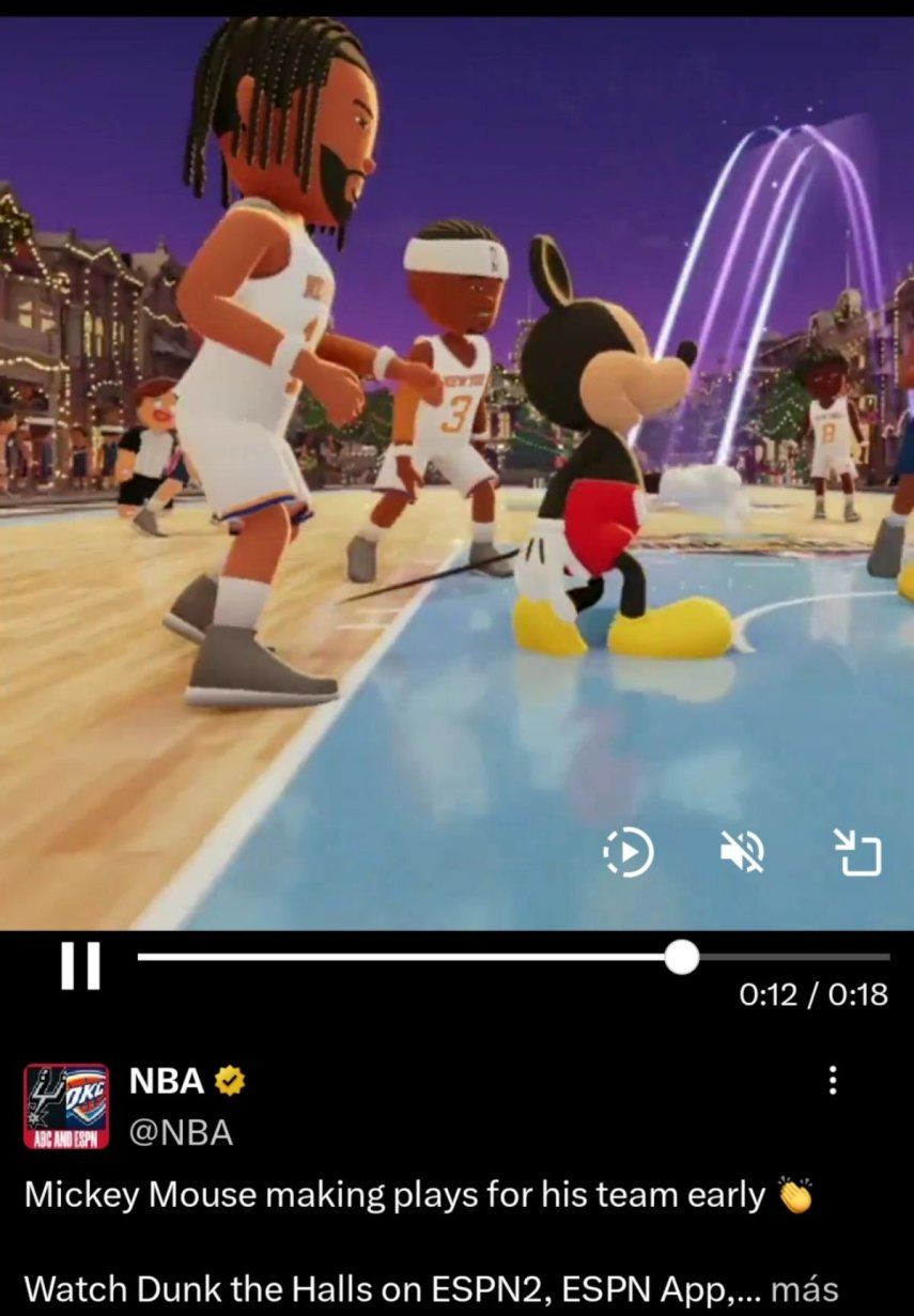Juego de Navidad en la NBA entre New York Knicks y Cleveland Cavs en el personajes de Disney aparecen en simultaneo&nbsp;