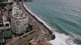 ista del oleaje en Viña del Mar, Chile, el 30 de julio de 2025. Chile advirtió el 29 de julio de 2025 sobre una alta probabilidad de tsunami en el país como resultado de un terremoto de magnitud 8,8 frente a las costas de Rusia, informó la Armada. (Foto de CRISTÓBAL BASAURE / AFP)