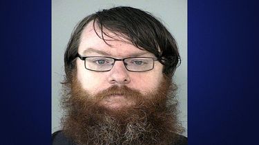 hombre en texas es acusado de torturar y matar a sus 4 gatos