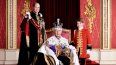 Un retrato publicado por el Palacio de Buckingham el 12 de mayo de 2023 muestra al rey Carlos III de Gran Bretaña, el príncipe William y el príncipe George, posando en el Salón del Trono del Palacio de Buckingham, en Londres.&nbsp;