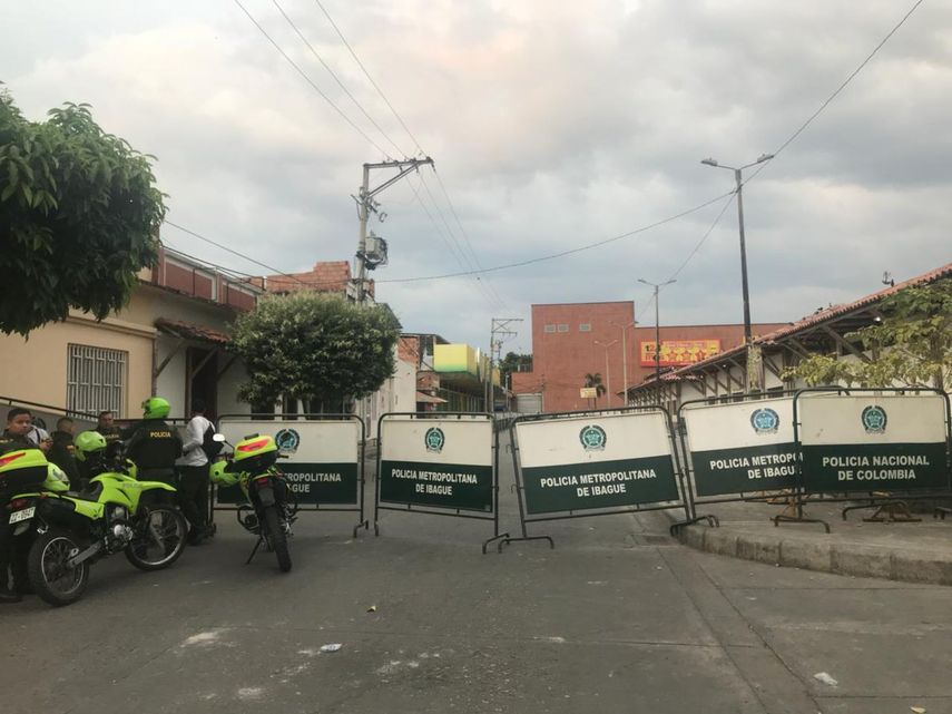 El supermercado Supercundi en Espinal, Tolima. Autoridades acordonaron el local dos manzanas a la redonda, evitando su saqueo.