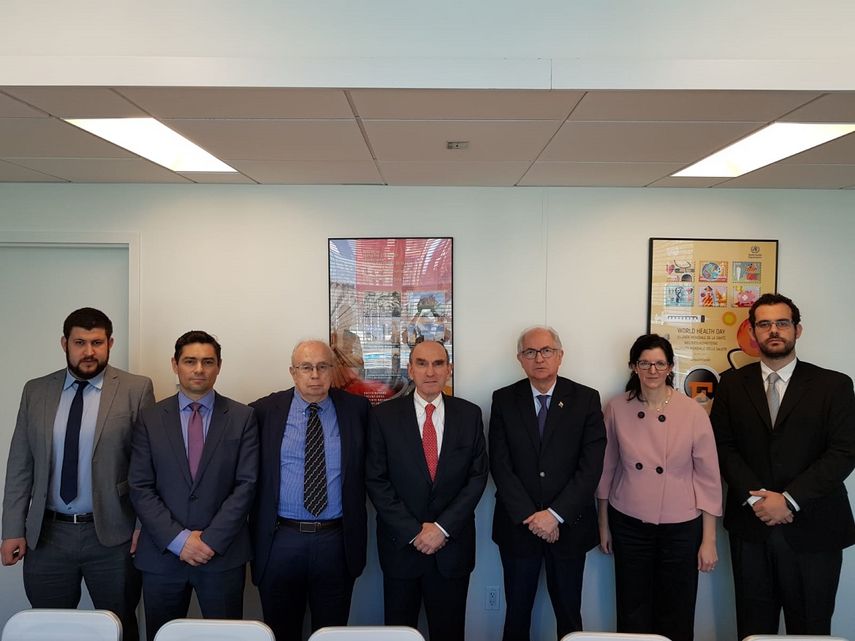 De izquierda a derecha: David Smolansky; Carlos Vecchio; Gustavo Tarre;&nbsp;Elliott Abram, encargado especial del Departamento de Estado para el caso de Venezuela; Antonio Ledezma;&nbsp; Kimberly Breier, subsecretaria de Sub Secretaria de Estado de EEUU y el abogado&nbsp;Francisco Márquez.