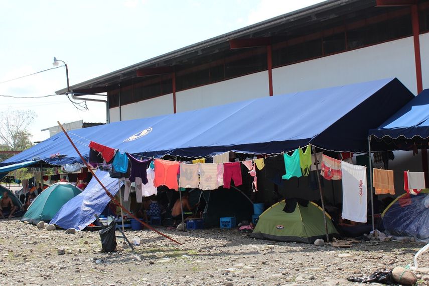 Fotografía de archivo fechada en abril de 2016 de un albergue habilitado en la localidad de Paso Canoas para acoger a migrantes cubanos varados en territorio panameño en su tránsito hacia EEUU.