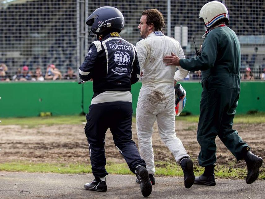 Alonso sufrió en Melbourne uno de los accidentes más fuertes de os últimos años en la Fórmula 1. (EFE)