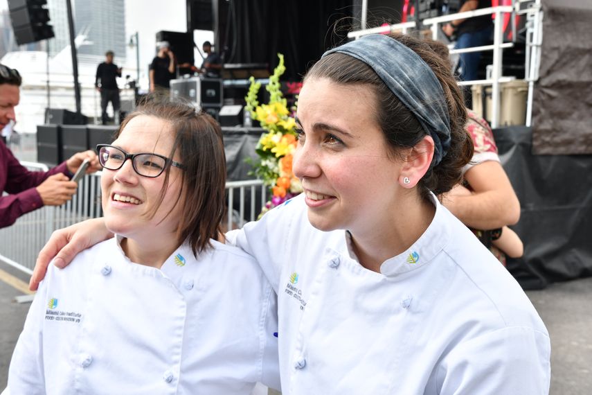 Las concursantes Amy Ortega y Patricia Falcon.