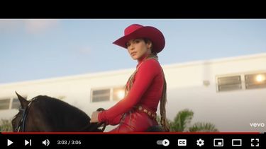 Shakira en el videoclip de la canción El Jefe.