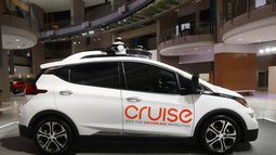 En esta imagen del 16 de enero de 2019 se ve un auto autónomo eléctrico Bolt EV de Cruise AV en Detroit.&nbsp;
