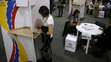 En esta convocatoria, en la que al menos 33 millones de colombianos están llamados a las urnas, el fraude es el gran fantasma. (Archivo)