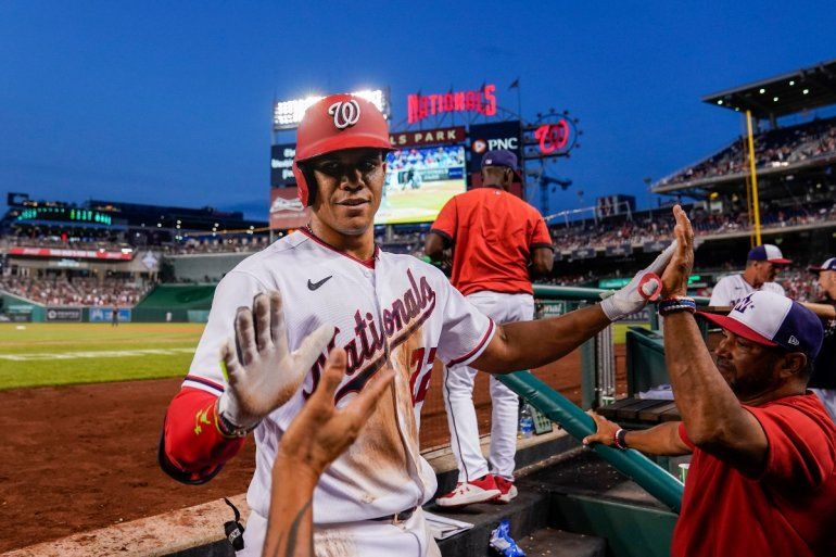 Juan Soto de los Nacionales de Washington celebra tras batear un jonrón ante los Mets de Nueva York, el 1 de agosto de 2022. Ahora los Padres de San Diego tienen al mejor bateador de la actualidad en la MLB 
