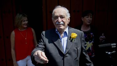 Gabriel García Márquez saludando a la prensa en su último cumpleaños, 2014. (AP). 