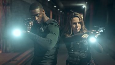 Escena de la nueva temporada de Cross, serie de Prime Video. estará llena de suspenso.&nbsp;