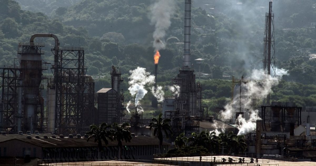 Venezuela extiende por 15 años operaciones a dos petroleras con activos rusos