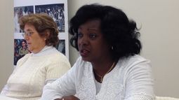 La líder de las Damas de Blanco, Berta Soler, acompañada por el representante de la organización en Europa, Blanca Reyes, en rueda de prensa en Madrid.