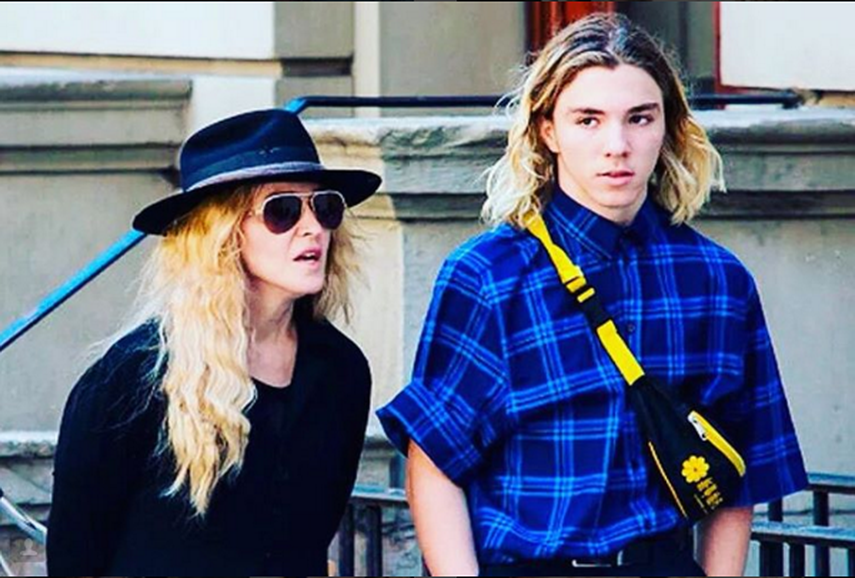La cantante Madonna y su hijo Rocco Ritchie. (EFE). 
