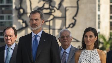Los reyes de España, Felipe VI y&nbsp; Letizia asisten a una ceremonia en homenaje al héroe de la Independencia de Cuba, José Martí, en la Plaza de la Revolución en La Habana, Cuba, el martes 12 de noviembre de 2019.&nbsp;