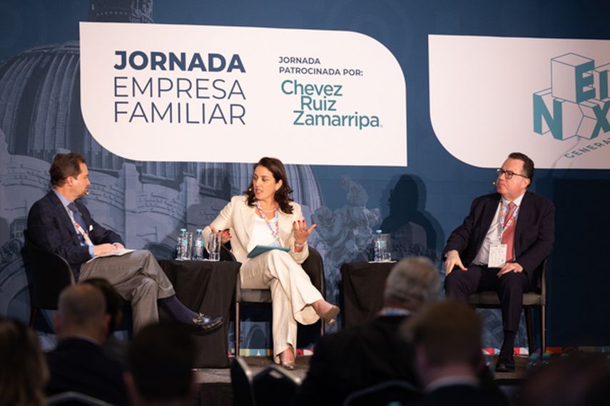 Arturo Elías Ayub, director general de Fundación Telmex y Núria Vilanova, presidenta de CEAPI