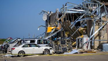 Daños en una parada de camiones tras el paso de un tornado, el domingo 26 de mayo de 2024, en Valley View, Texas. Poderosas tormentas dejaron un amplio rastro de destrucción el domingo en Texas, Oklahoma y Arkansas.
