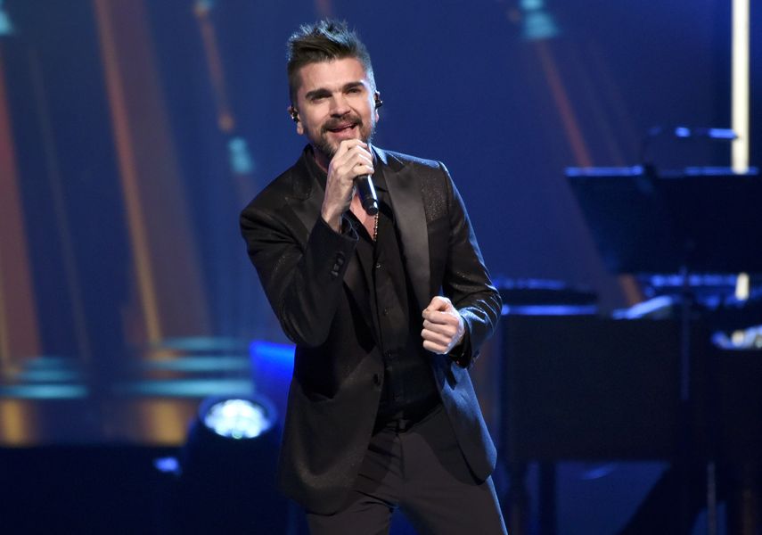 Juanes canta Quisiera ser durante la gala en honor a Alejandro Sanz como Persona del Año en Las Vegas . 