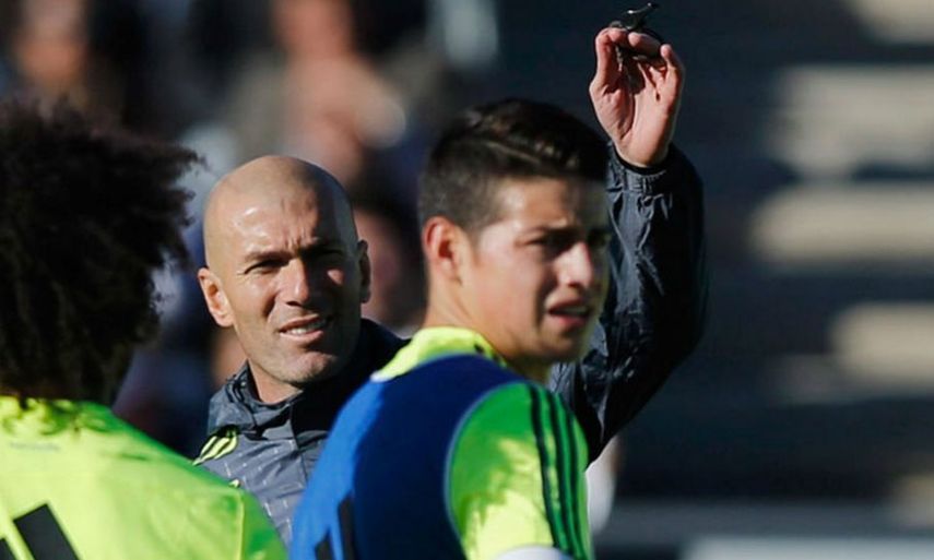 Zidane ha tratado de enderezar el camino que lleva James Rodríguez. (ARCHIVO)