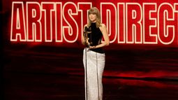 Taylor Swift recibe el Artist Director Honors sobre el escenario durante los MTV Video Music Awards (VMAs) 2026 en el Peacock Theater el 27 de septiembre de 2026 en Los Ángeles, California.&nbsp;